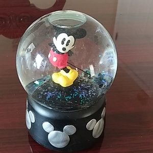 Mickey mouse snow globe